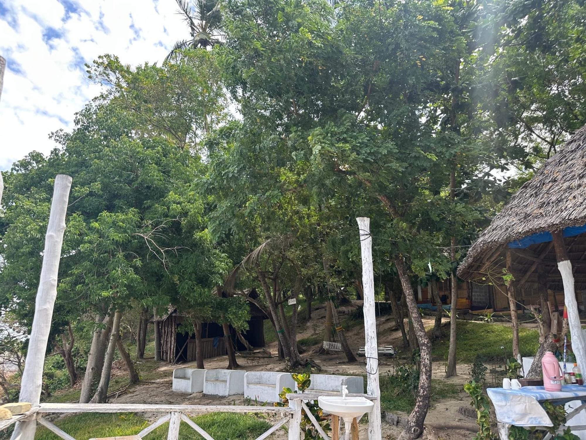 Maweni Beach Bungalows Kilindoni Exteriör bild