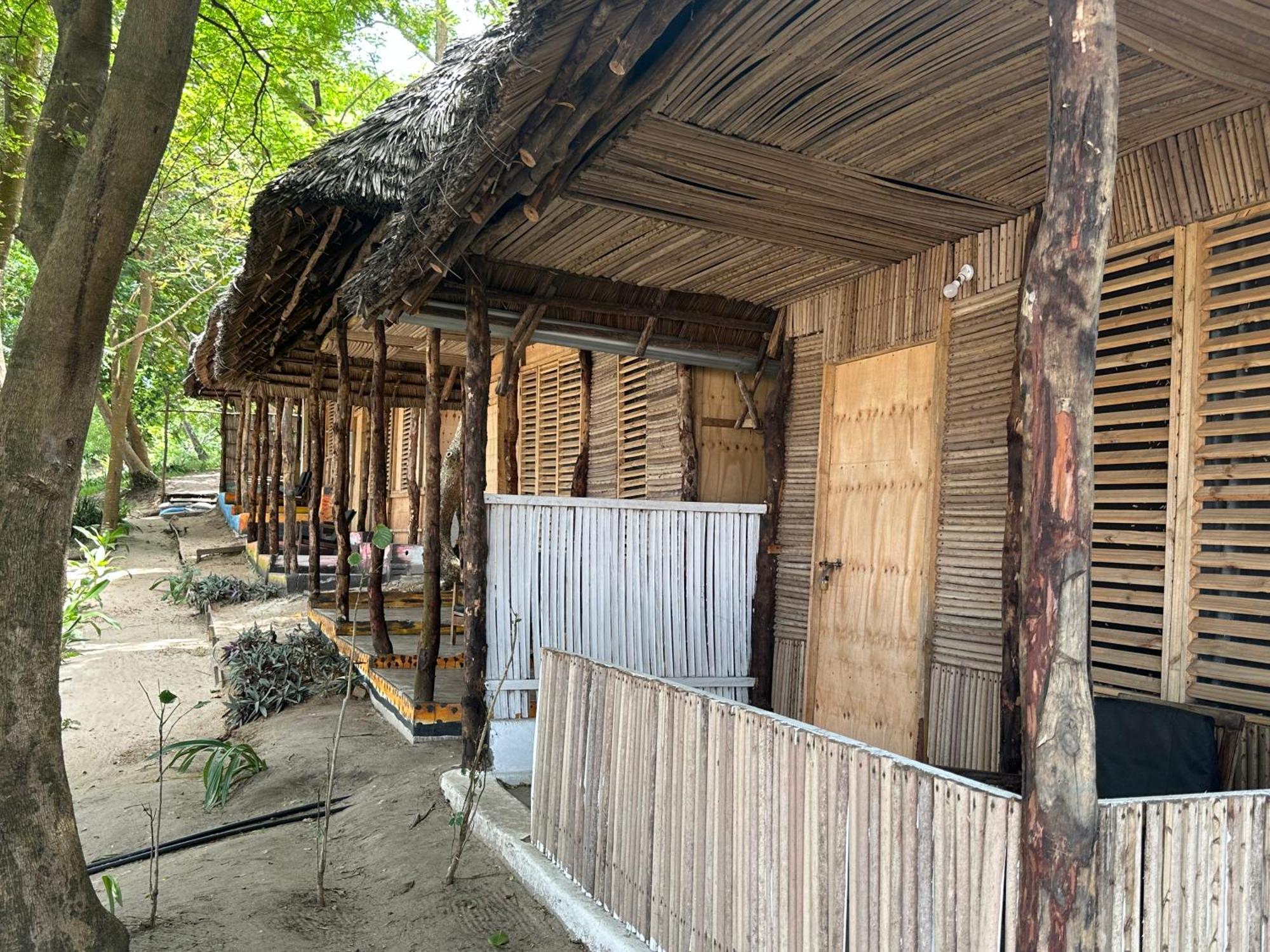 Maweni Beach Bungalows Kilindoni Exteriör bild