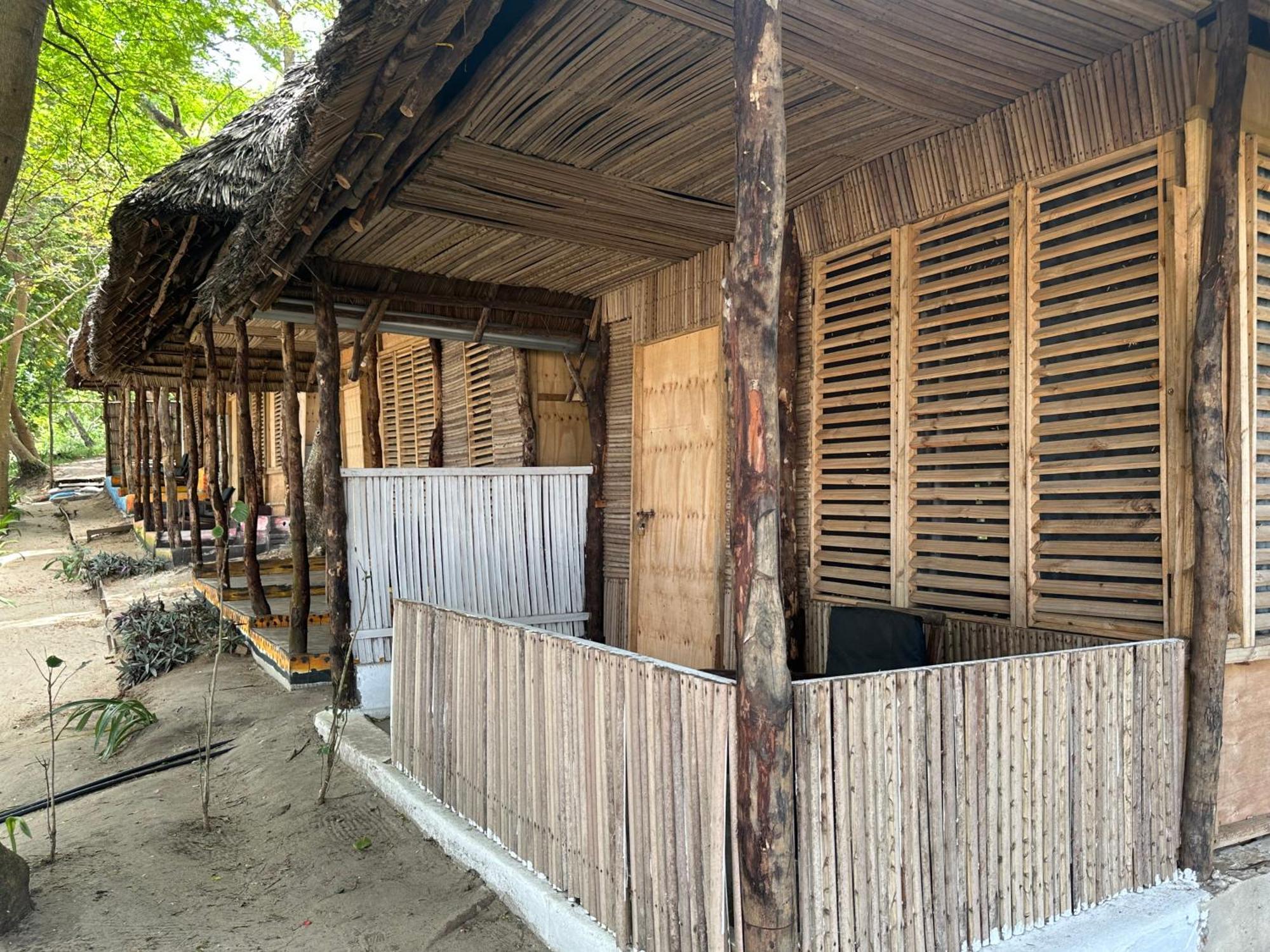 Maweni Beach Bungalows Kilindoni Exteriör bild