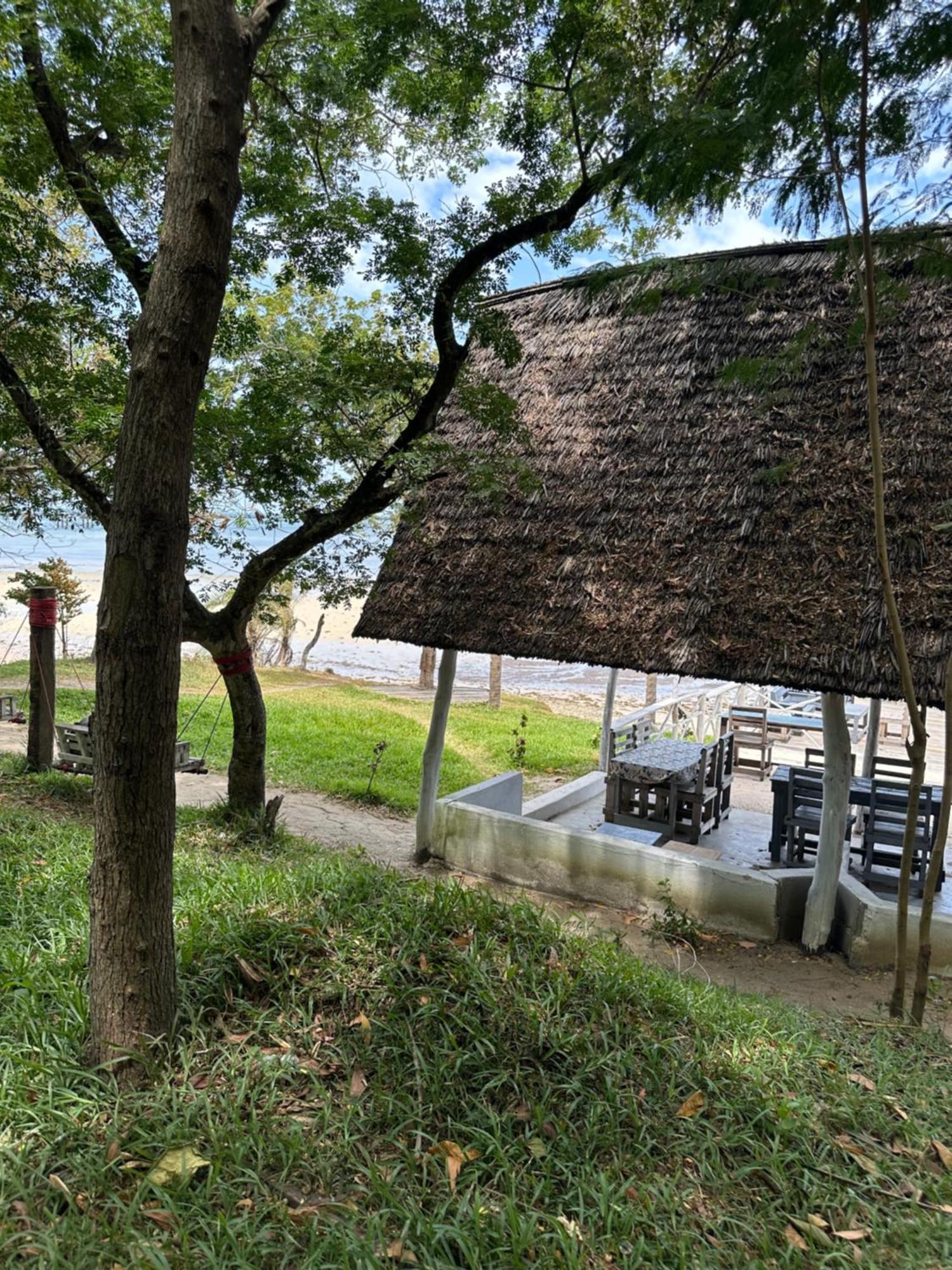 Maweni Beach Bungalows Kilindoni Exteriör bild
