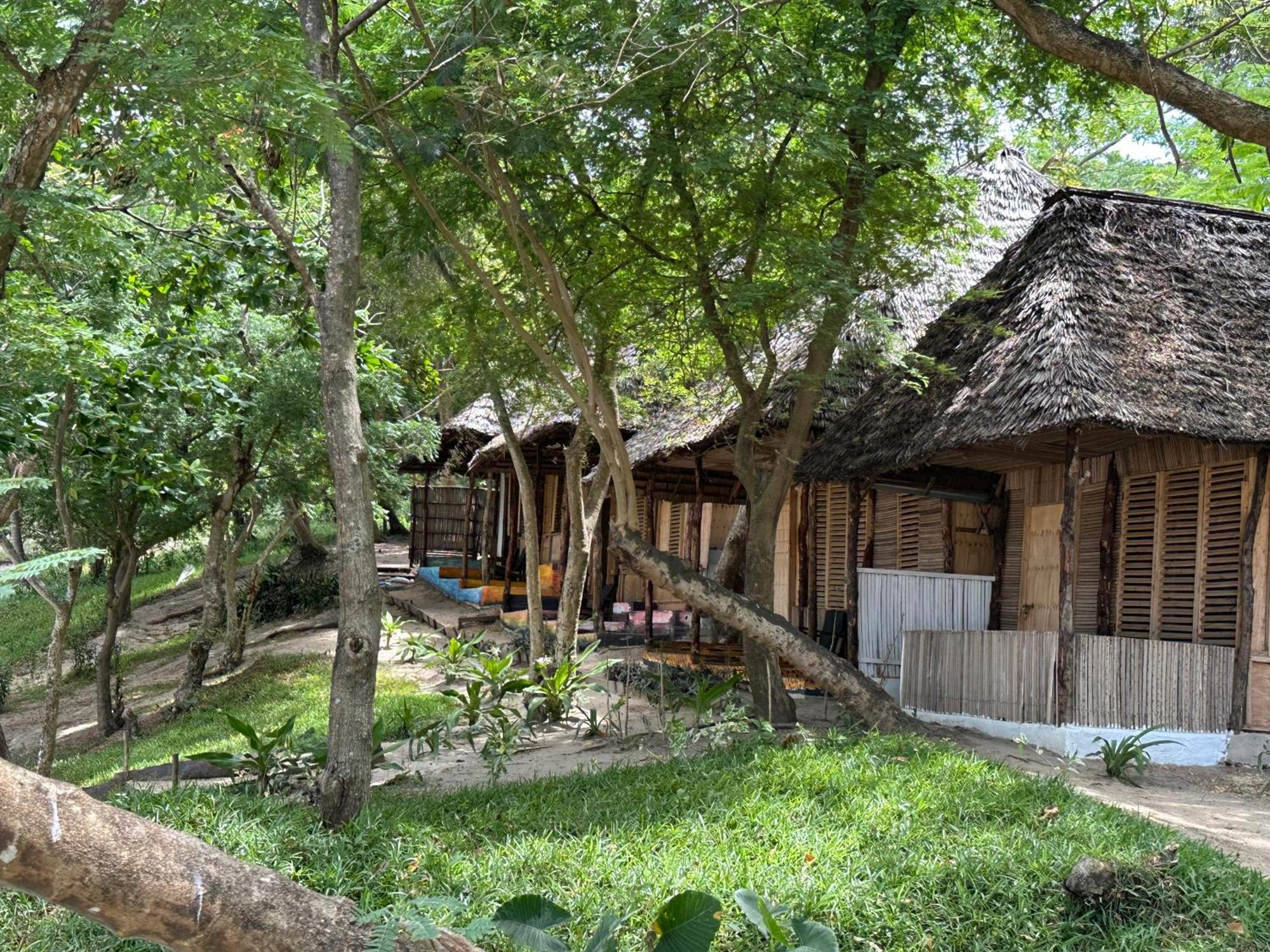 Maweni Beach Bungalows Kilindoni Exteriör bild
