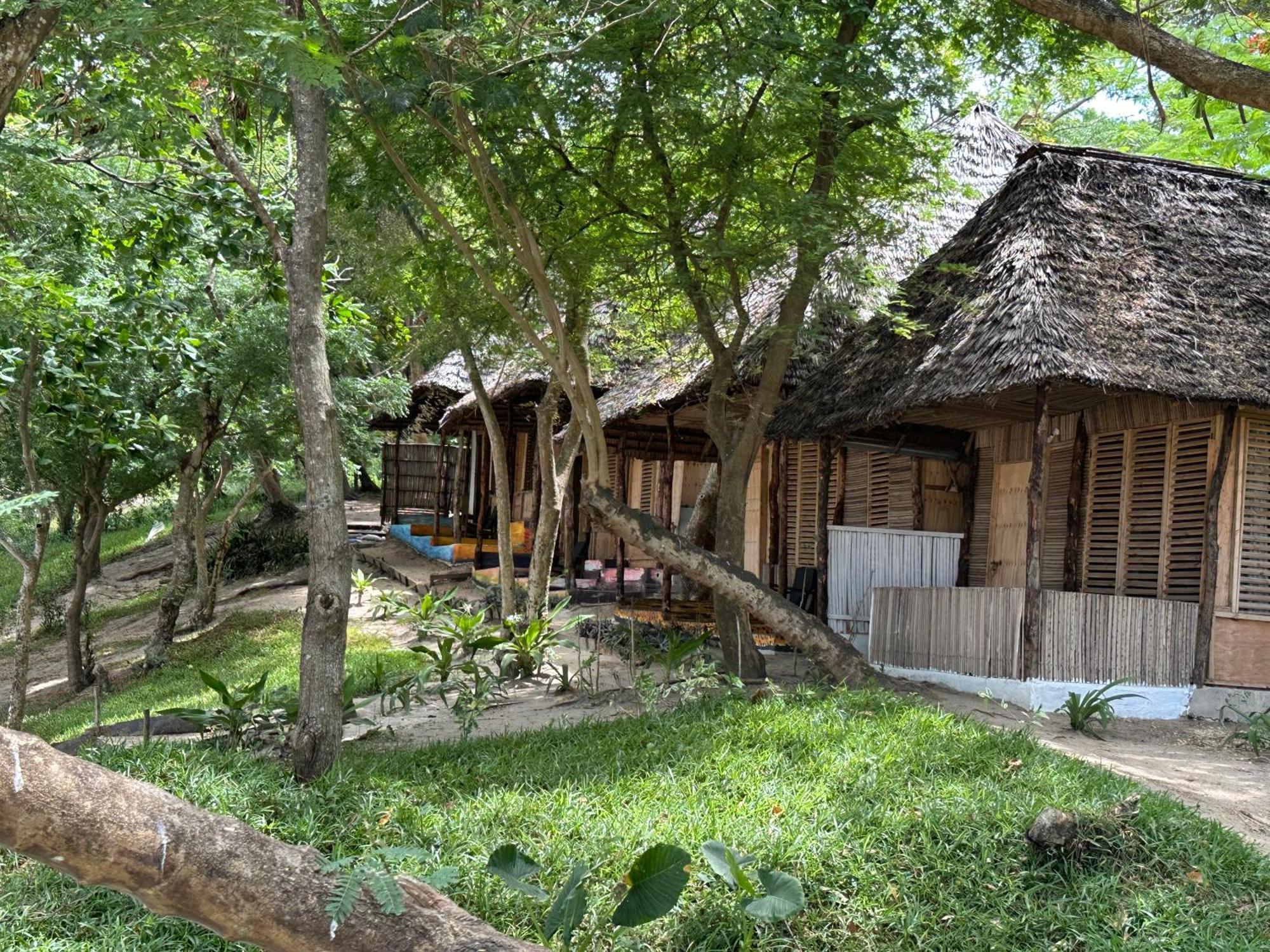 Maweni Beach Bungalows Kilindoni Exteriör bild